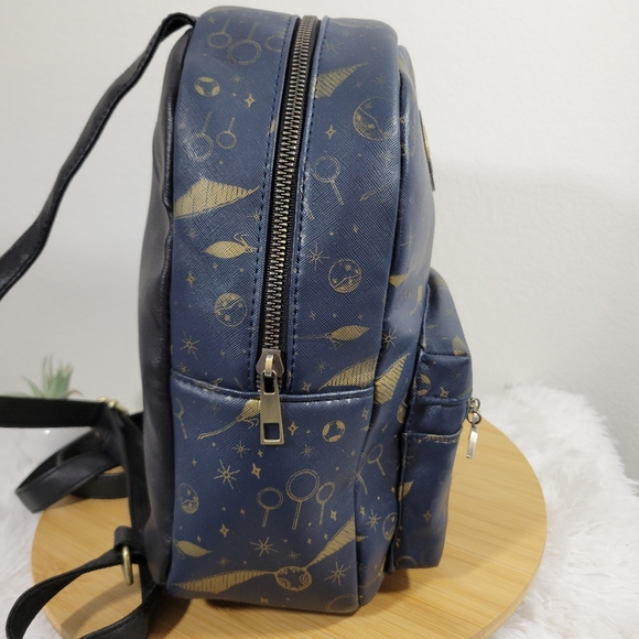 HARRY POTTER Hot Topic Bioworld Quidditch equipment navy gold backpack - flawed - Picture 5 of 13